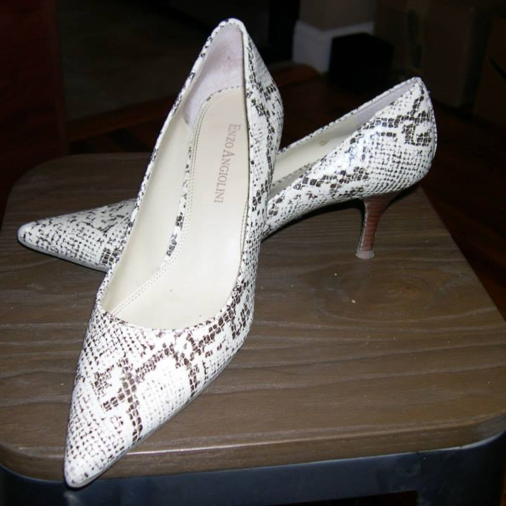 Enzo Angiolini Eazinnon Pumps